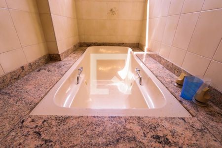 Apartamento à venda com 298m², 4 quartos e 4 vagas Apartamento à venda com 298m², 4 quartos e 4 vagasBanheiro - Suíte 2 e 3