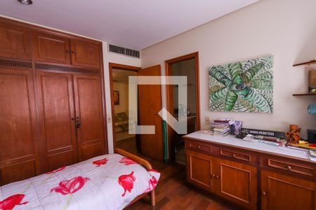 Apartamento à venda com 298m², 4 quartos e 4 vagas Apartamento à venda com 298m², 4 quartos e 4 vagasSuíte 3