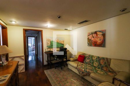 Apartamento à venda com 298m², 4 quartos e 4 vagas Apartamento à venda com 298m², 4 quartos e 4 vagasSala de Estudos