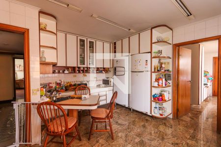 Apartamento à venda com 298m², 4 quartos e 4 vagas Apartamento à venda com 298m², 4 quartos e 4 vagasCozinha