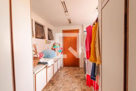 Apartamento à venda com 298m², 4 quartos e 4 vagas Apartamento à venda com 298m², 4 quartos e 4 vagasÁrea de Serviço