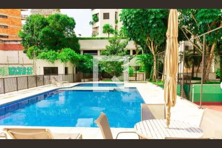 Apartamento à venda com 298m², 4 quartos e 4 vagas Apartamento à venda com 298m², 4 quartos e 4 vagasÁrea Comum - Piscina