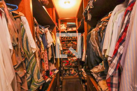 Apartamento à venda com 298m², 4 quartos e 4 vagas Apartamento à venda com 298m², 4 quartos e 4 vagasCloset - Suíte Principal 4