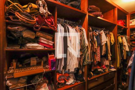 Apartamento à venda com 298m², 4 quartos e 4 vagas Apartamento à venda com 298m², 4 quartos e 4 vagasCloset - Suíte Principal 4