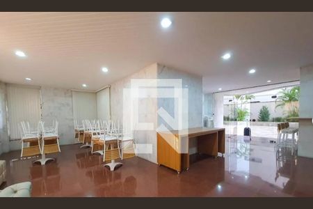 Apartamento à venda com 298m², 4 quartos e 4 vagas Apartamento à venda com 298m², 4 quartos e 4 vagasÁrea Comum - Salão de Festas