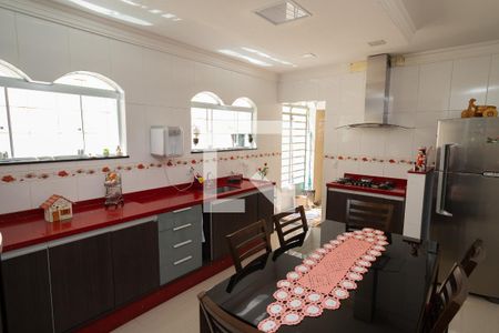 Casa à venda com 125m², 3 quartos e 2 vagas Casa à venda com 125m², 3 quartos e 2 vagasCozinha