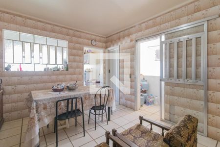 Casa à venda com 250m², 4 quartos e 3 vagas Casa à venda com 250m², 4 quartos e 3 vagasCozinha e Área de Serviço