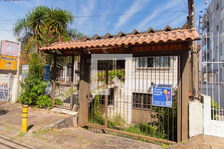 Casa à venda com 250m², 4 quartos e 3 vagas Casa à venda com 250m², 4 quartos e 3 vagasFachada