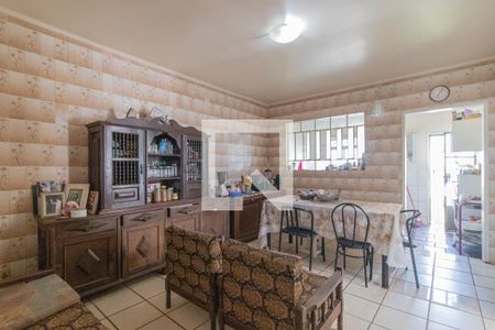 Casa à venda com 250m², 4 quartos e 3 vagas Casa à venda com 250m², 4 quartos e 3 vagasCozinha e Área de Serviço