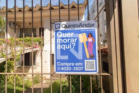 Casa à venda com 250m², 4 quartos e 3 vagas Casa à venda com 250m², 4 quartos e 3 vagasFachada