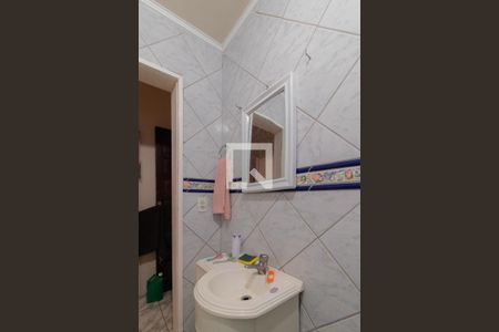 Casa à venda com 250m², 4 quartos e 3 vagas Casa à venda com 250m², 4 quartos e 3 vagasBanheiro Corredor 2