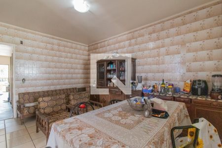 Casa à venda com 250m², 4 quartos e 3 vagas Casa à venda com 250m², 4 quartos e 3 vagasCozinha e Área de Serviço