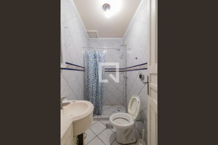 Casa à venda com 250m², 4 quartos e 3 vagas Casa à venda com 250m², 4 quartos e 3 vagasBanheiro Corredor 2