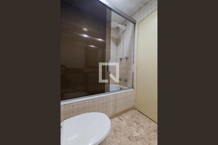 Apartamento à venda com 110m², 3 quartos e 2 vagas Apartamento à venda com 110m², 3 quartos e 2 vagasBanheiro social