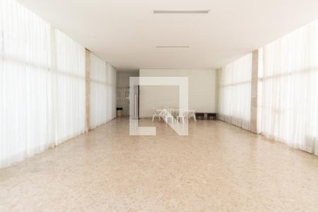 Apartamento à venda com 110m², 3 quartos e 2 vagas Apartamento à venda com 110m², 3 quartos e 2 vagasSalão de festas