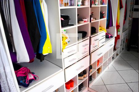 Casa para alugar com 200m², 3 quartos e 2 vagas Casa para alugar com 200m², 3 quartos e 2 vagasQuarto 1 com banheiro e closet