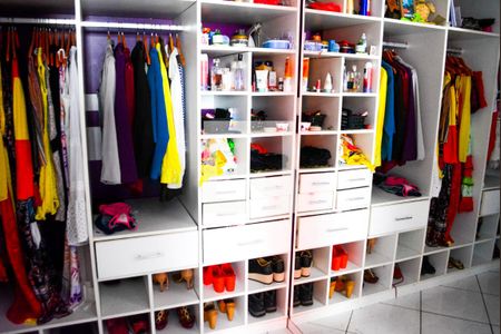 Casa para alugar com 200m², 3 quartos e 2 vagas Casa para alugar com 200m², 3 quartos e 2 vagasQuarto 1 com banheiro e closet