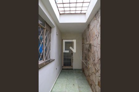 Casa à venda com 170m², 2 quartos e 2 vagasCorredor