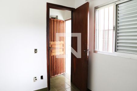 Casa à venda com 170m², 2 quartos e 2 vagasQuarto de Serviço