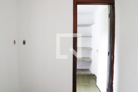 Casa à venda com 170m², 2 quartos e 2 vagasQuarto de Serviço
