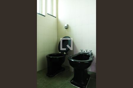 Casa à venda com 170m², 2 quartos e 2 vagasBanheiro da Suíte 1