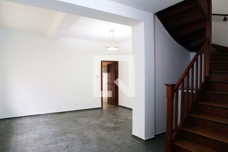 Casa à venda com 170m², 2 quartos e 2 vagasSala