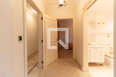 Apartamento à venda com 220m², 4 quartos e 3 vagasCorredor da Suíte 2