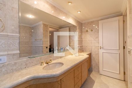 Apartamento à venda com 220m², 4 quartos e 3 vagasBanheiro da Suíte 1