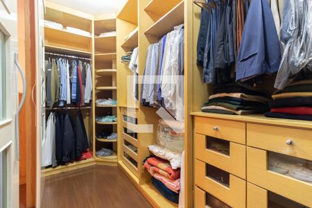 Apartamento à venda com 220m², 4 quartos e 3 vagasCloset da Suíte 1