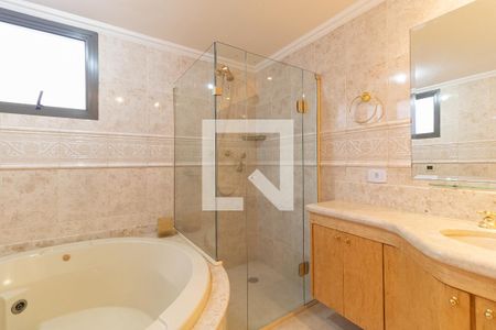 Apartamento à venda com 220m², 4 quartos e 3 vagasBanheiro da Suíte 1