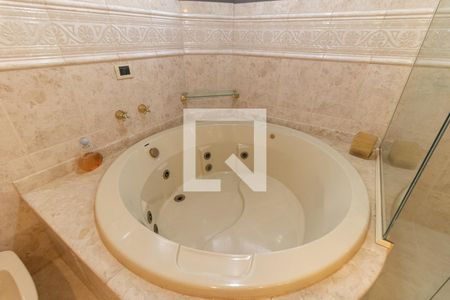 Apartamento à venda com 220m², 4 quartos e 3 vagasBanheiro da Suíte 1