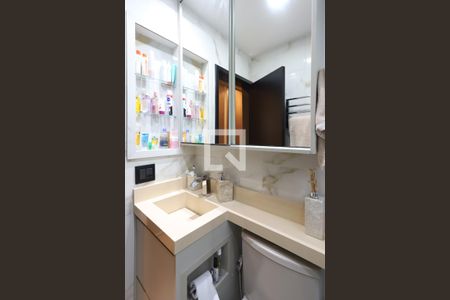 Apartamento à venda com 73m², 2 quartos e 2 vagas Apartamento à venda com 73m², 2 quartos e 2 vagasBanheiro da Suíte 1