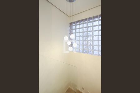 Escada de apartamento à venda com 2 quartos, 73m² em Pinheiros, São Paulo