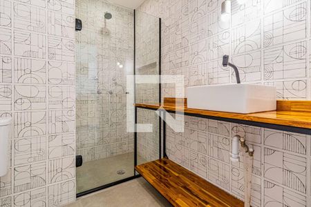 Banheiro de kitnet/studio para alugar com 0 quarto, 28m² em Butantã, São Paulo