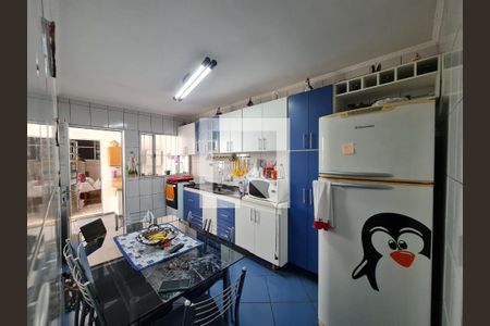 Casa à venda com 161m², 3 quartos e 2 vagas Casa à venda com 161m², 3 quartos e 2 vagasCozinha