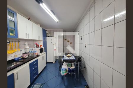 Casa à venda com 161m², 3 quartos e 2 vagas Casa à venda com 161m², 3 quartos e 2 vagasCozinha