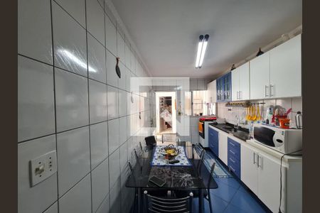 Casa à venda com 161m², 3 quartos e 2 vagas Casa à venda com 161m², 3 quartos e 2 vagasCozinha