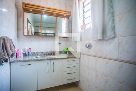 Casa à venda com 200m², 3 quartos e 2 vagas Casa à venda com 200m², 3 quartos e 2 vagasBanheiro Suíte