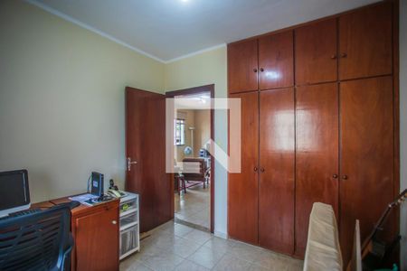 Casa à venda com 200m², 3 quartos e 2 vagas Casa à venda com 200m², 3 quartos e 2 vagasQuarto 3