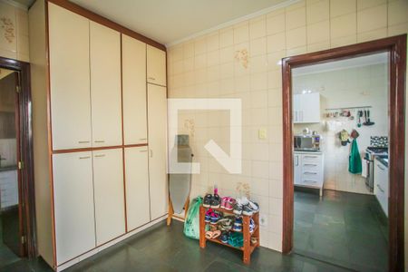 Casa à venda com 200m², 3 quartos e 2 vagas Casa à venda com 200m², 3 quartos e 2 vagasÁrea de Serviço