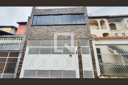 Casa à venda com 320m², 3 quartos e 2 vagas Casa à venda com 320m², 3 quartos e 2 vagasFachada