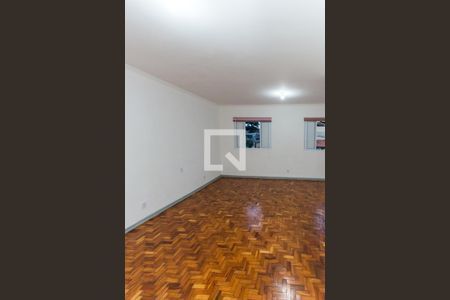 Casa para alugar com 150m², 4 quartos e 2 vagas Casa para alugar com 150m², 4 quartos e 2 vagasSuíte
