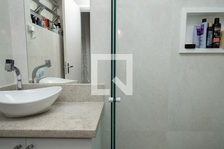 Casa à venda com 176m², 2 quartos e 3 vagasBanheiro - Suíte