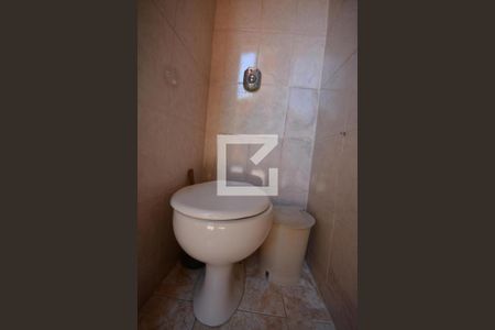 Casa de condomínio à venda com 300m², 5 quartos e 5 vagasBanheiro de serviço