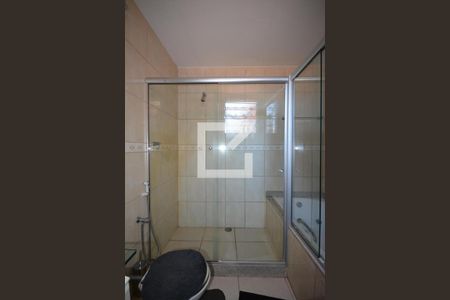 Casa de condomínio à venda com 300m², 5 quartos e 5 vagasBanheiro da suite 2