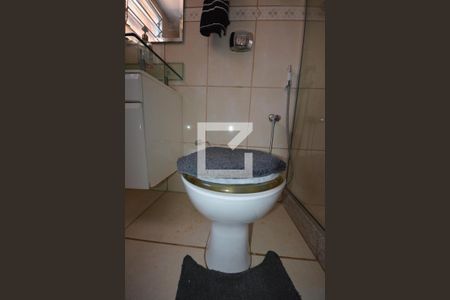 Casa de condomínio à venda com 300m², 5 quartos e 5 vagasBanheiro da suite 2