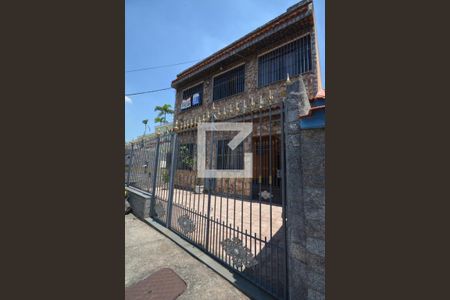 Casa de condomínio à venda com 300m², 5 quartos e 5 vagasFachada