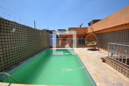 Casa de condomínio à venda com 300m², 5 quartos e 5 vagasPiscina