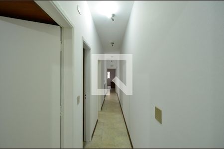 Casa à venda com 276m², 4 quartos e 7 vagasCorredor