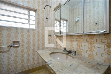 Casa à venda com 276m², 4 quartos e 7 vagasBanheiro da Suíte